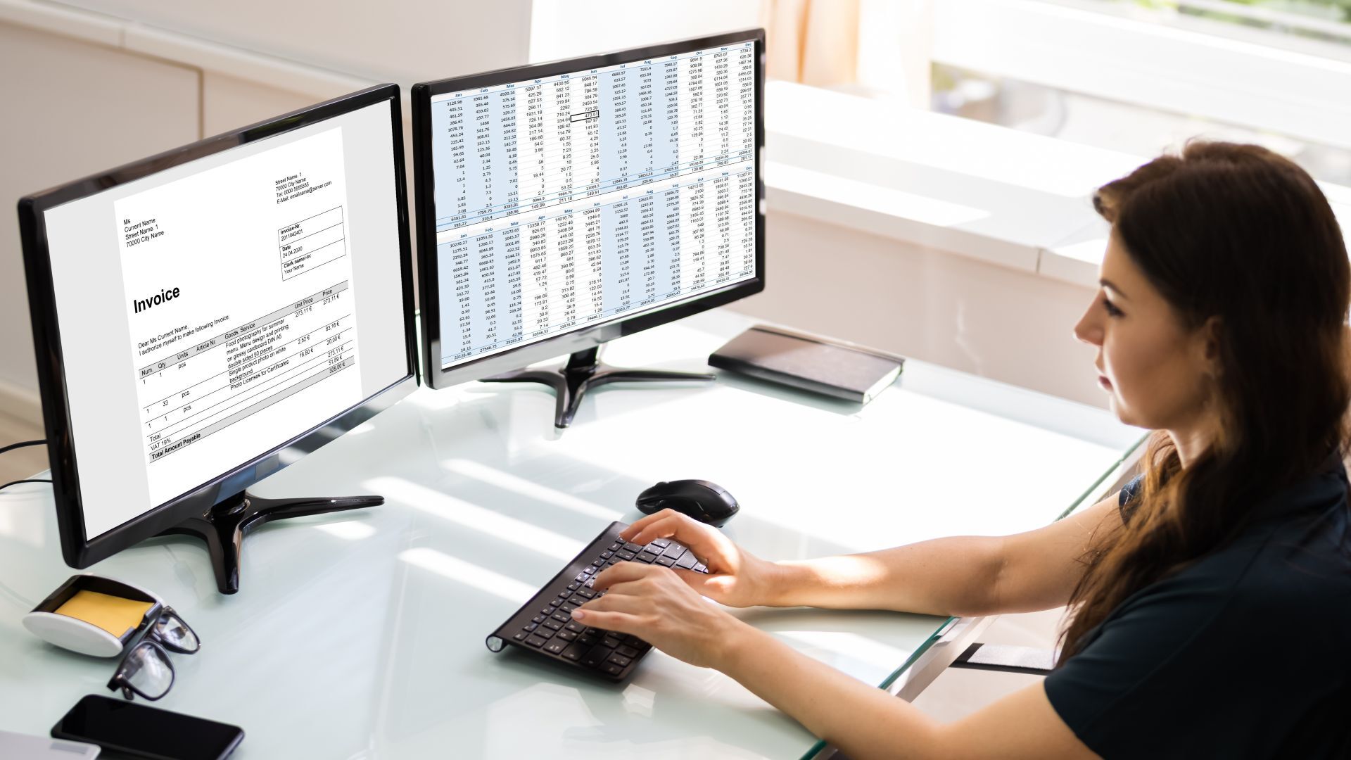 V1-Verfahrensdokumentation_Mitarbeiterin-E-Rechnung_AdobeStock_359146075